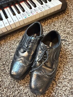 Deer Stags Black kids Brogue Oxford Dress Shoes- size 1.5